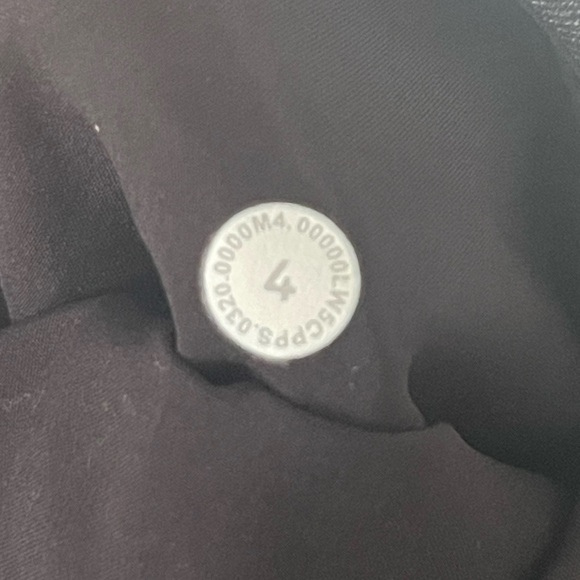 Lululemon Here to There High-Rise 7/8 Pant
Crosshatch Texture Black 2020 W5CPPS - Picture 4 of 7